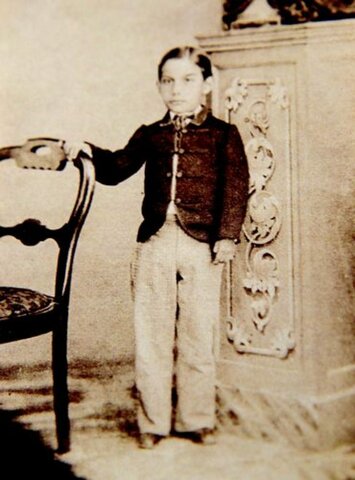 Born in San Pablo Guelatao, Oaxaca, Mexico.