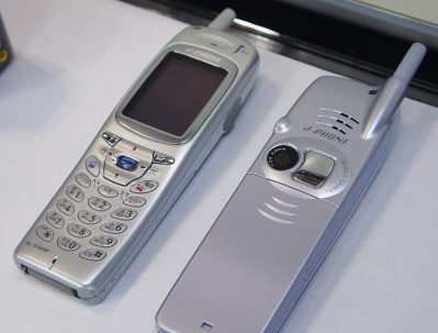 Primer celular con cámara