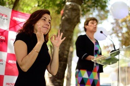 Creación de leyes que favorecen a las personas con discapacidad auditiva