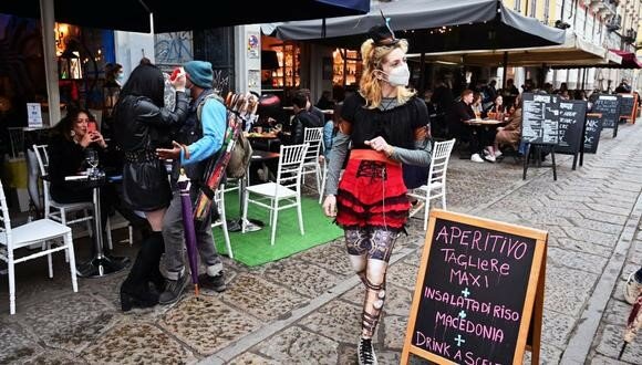 Italia reabre comercios y restaurantes