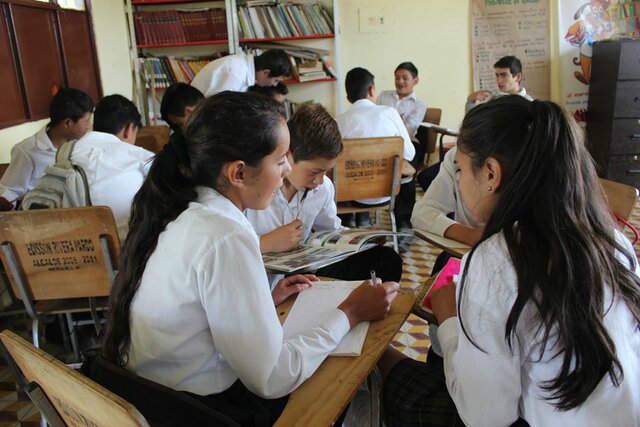 Mediante la educación