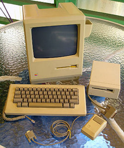 Sale el Macintosh 512K