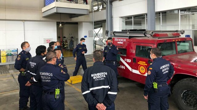 ME INCORPORO EN EL CUERPO DE BOMBEROS