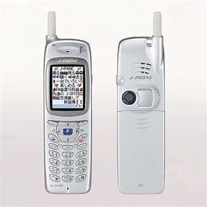 2000- First camera phone released
