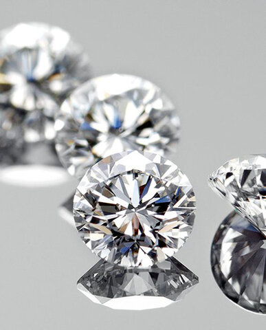 รับรางวัลการประกวดเพชรนำเข้า