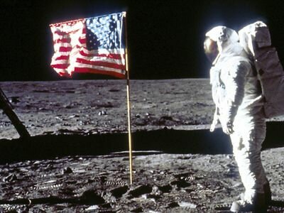 El Hombre Pisa la Luna