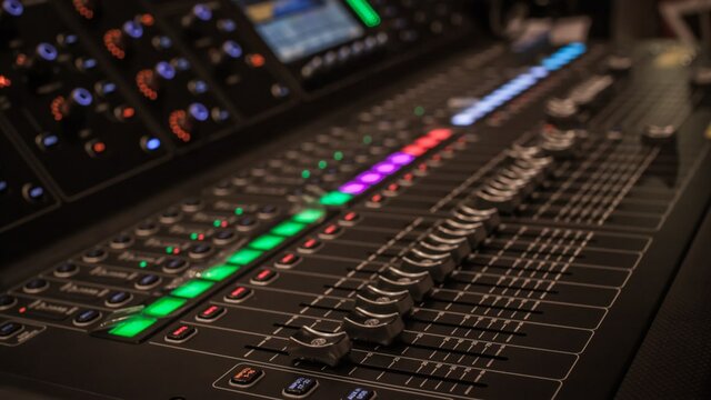 Digital mixing desk
