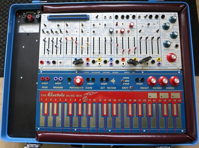 Analogue synthesizers