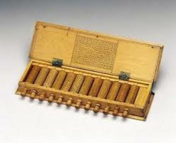 TABLAS DE LOGARITMOS Y RODILLOS DE NAPIER