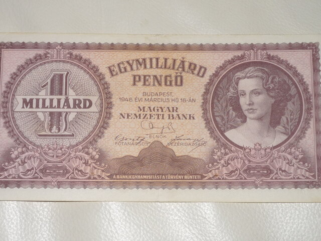 Pénzhelyettesítők