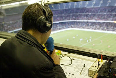 Transmisión de partidos de fútbol y caballos.