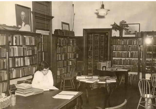 The first publicly supported library is established