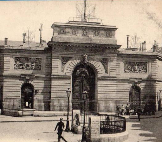 Escuela politécnica en parís