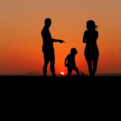 Timeline: La Familia en perspectiva del año 2000 - Desafíos del posicionamiento de la mujer en la sociedad de hoy y en la perspectiva del año 2000.