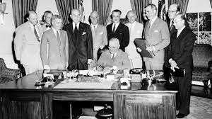 E.E UU. Establece la OTAN