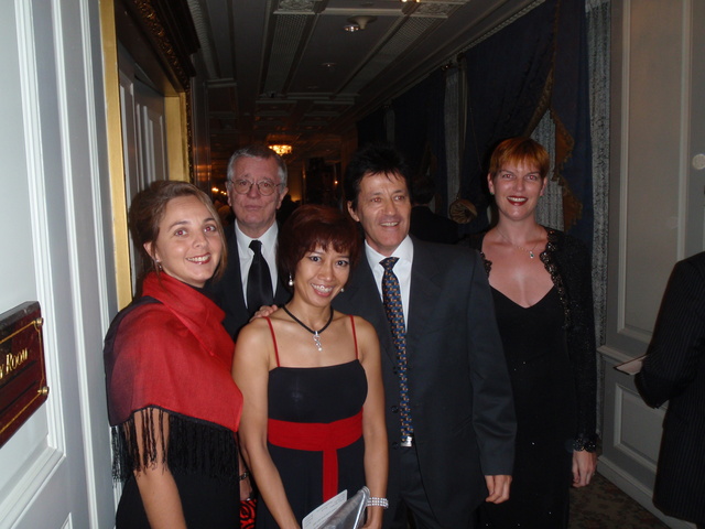 Retrouvailles lors de la celebration de la Fete Nationale Francaise a Bangkok