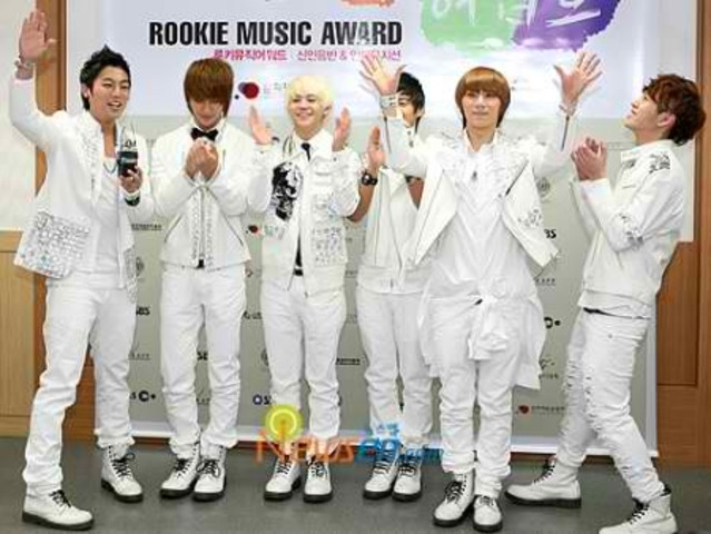 BEAST won their first award, "Rookie of the Month"
