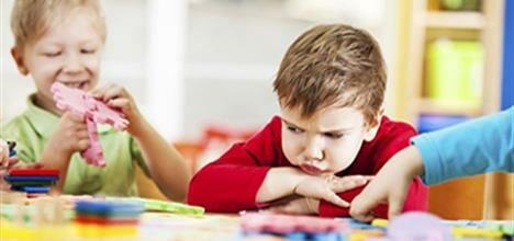 Bandura: La conducta social está mediada por los procesos de pensamiento, motivación, afectividad y demás procesos que ayudan a poner en marcha las actividades humanas