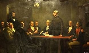 La institución es clausurada debido a las tensiones con autoridades gubernamentales.