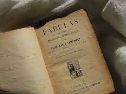 Empiezan a surgir más el ensayo y la fábula.