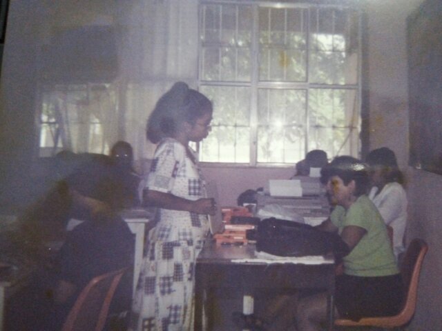 En el aula haciendo practicas