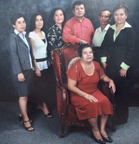 Esta es mi hermosa familia, papás y hermanos