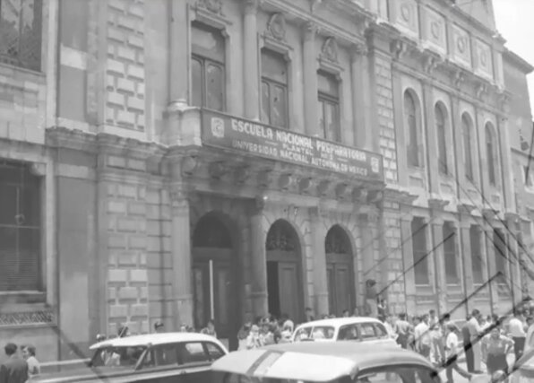 Se abre la Escuela Nacional Preparatoria