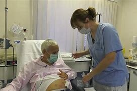 La enfermera es la experta en la materia.