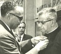 se le otorgó el título de Doctor Honoris Causa