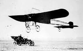 AUTOMÓVILES Y AEROPLANOS