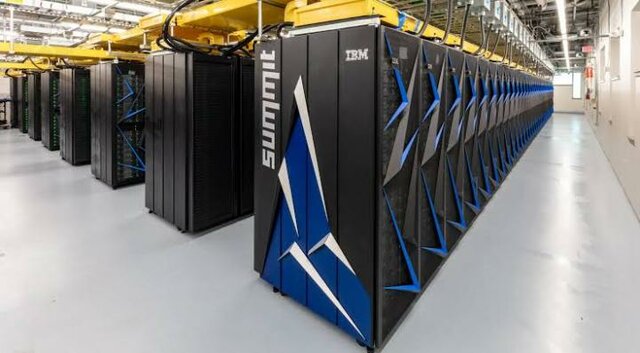 SUPERCOMPUTADORA IBM ES-9000