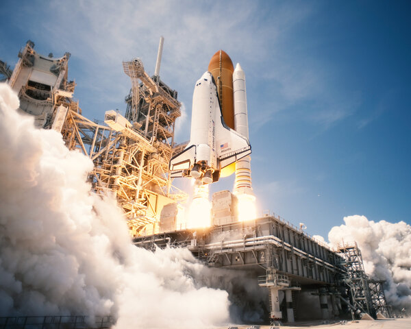 Конец эпохи шаттлов: дорога в будущее состоит не из одних только успехов. В 2011 году после многолетних мучений и аварий NASA окончательно прекратило полеты шаттлов (многоразовые космические корабли, используемые США).