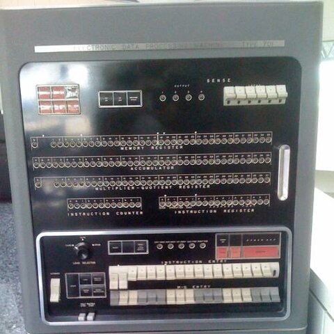 1953 г - выпуск компьютера IBM 701