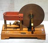 Primer motor electromecánico