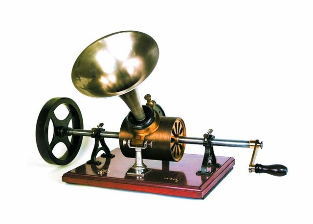 Creación del fonógrafo.