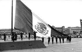 CEREMONIA DE HOMENAJE A LA BANDERA.