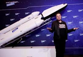 Evento scientifico: Elon Musk lancia 4 americani in orbita a scopo turistico