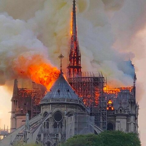 Evento artistico: Notre-Dame va a fuoco