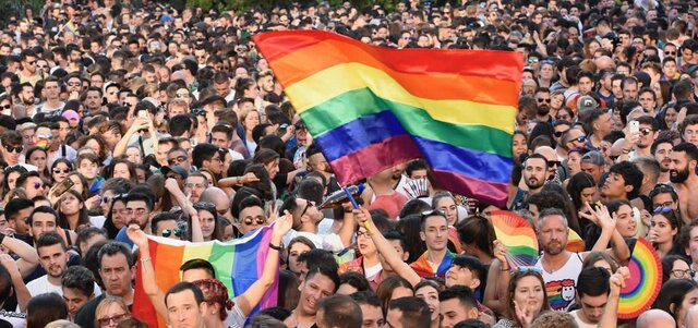 La comunitat LGTBI es manifesta per la defensa dels seus drets (social)