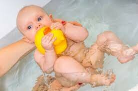 Primer bany a la piscina (2011)