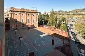 Trasllat d'edifici al cole de primaria