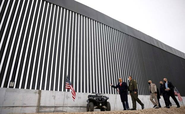 Donal Trump construeix mur a mèxic (polític)