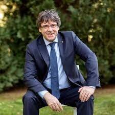Puigdemont se'n va a Brussel·les ( polític )