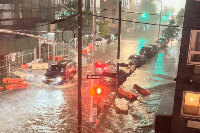 inmensa destrossa i inundació a Estats Units (nueva york) (climatològic)