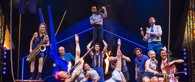 Circus oz, Australia