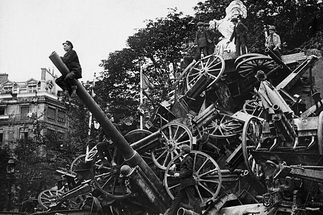 La 1a guerra mundial s’acaba amb més de 12 M de morts.