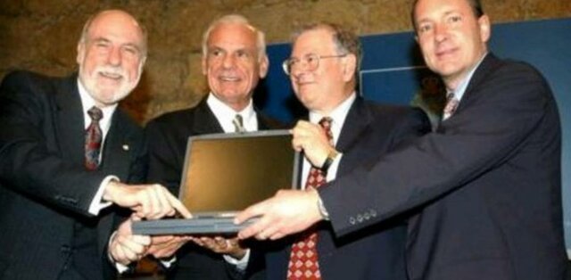 Tim Berners-Lee, Vinton G. Cerg, Robert E. Kahn, Lawrence Roberts- Internet