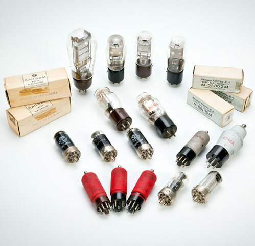 1 GENERACIÓN (1940-1952)