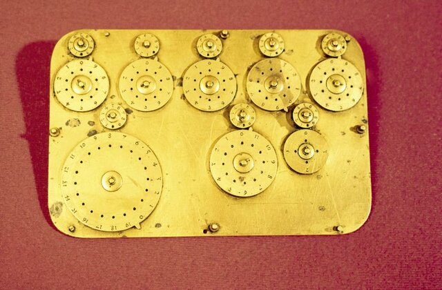 Samuel Morland inventa la primera máquina de  multiplicar