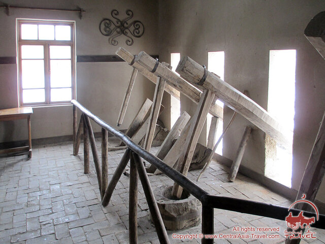 Primera fabrica de paper